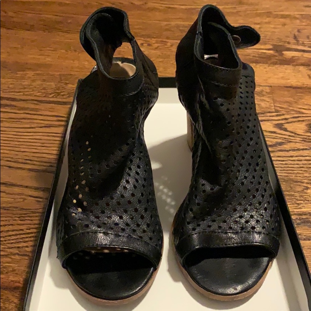 Steven by Steve Madden sandals